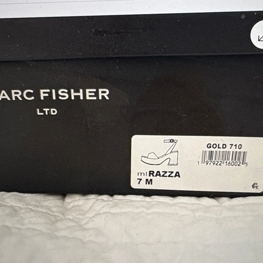 New! Marc Fisher Metallic Gold Sandals size 7 - Picture 6 of 8